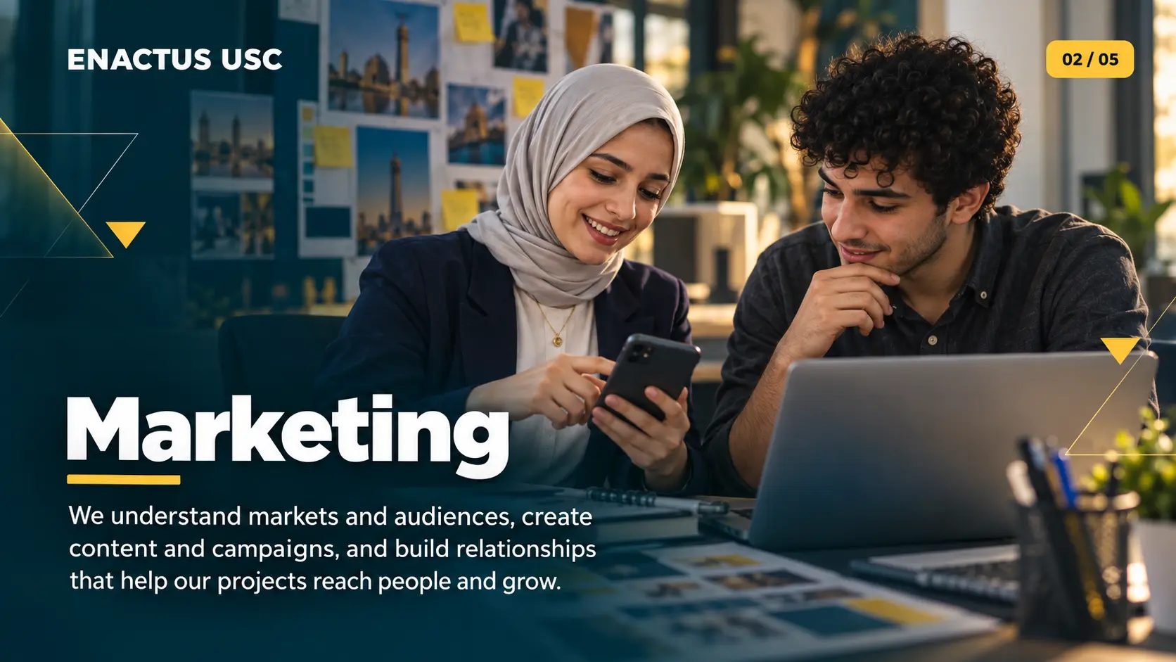 Marketing students shaping a campaign together