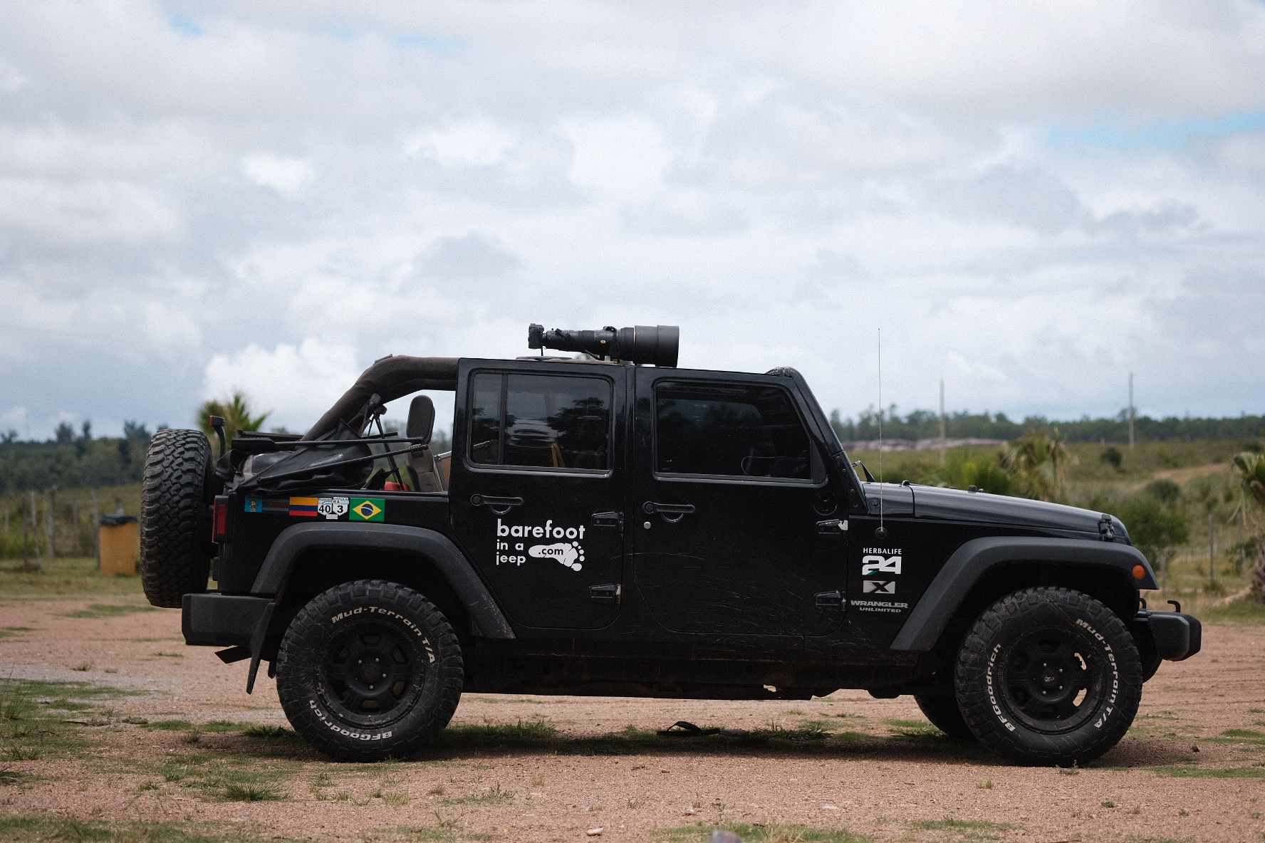 Jeep Wrangler with a mounted 600mm NIkon