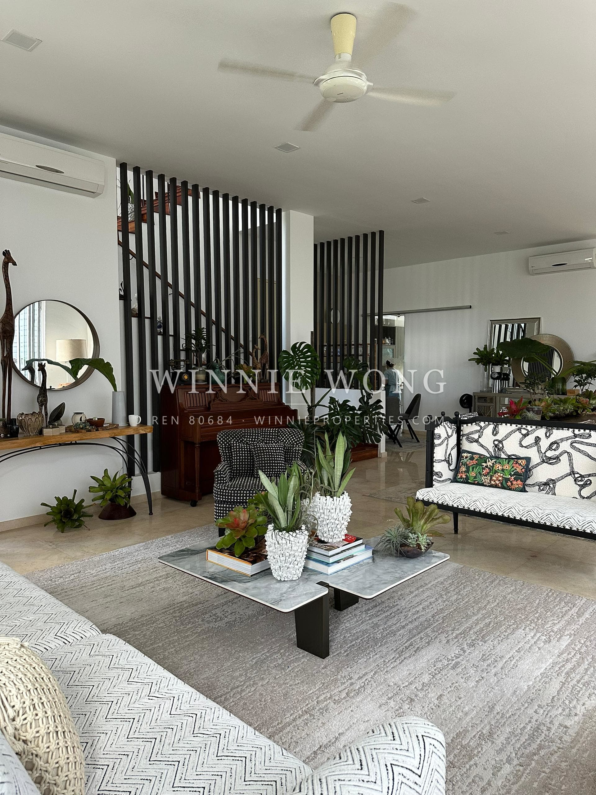 Lakefront Villa (FREEHOLD)