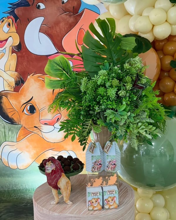 Lion King party decor
