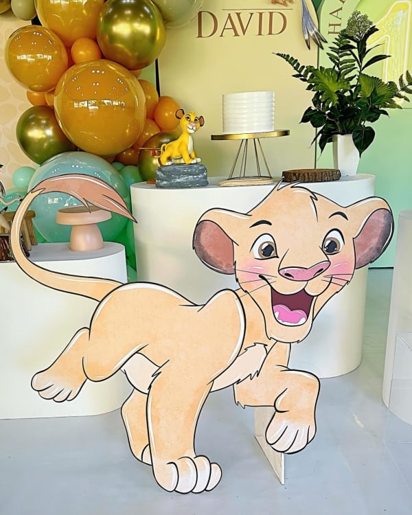 Simba party decor