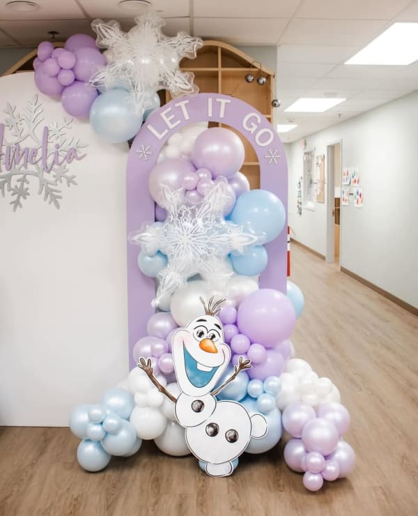 Frozen Olaf balloon arch