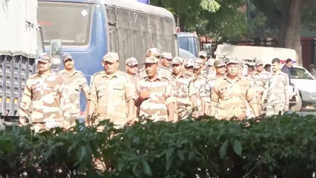 दिल्ली-नोएडा सीमेवर सुरक्षेत वाढ, आंदोलनापूर्वी पोलीस आणि बीएसएफ तैनात