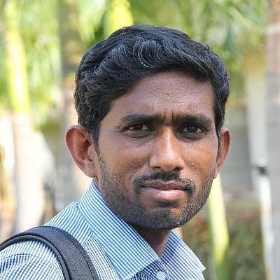महाराष्ट्रात बाजारभाव कोसळल्याने शेतकऱ्याने तीन एकरांतील केळीची बाग केली नष्ट