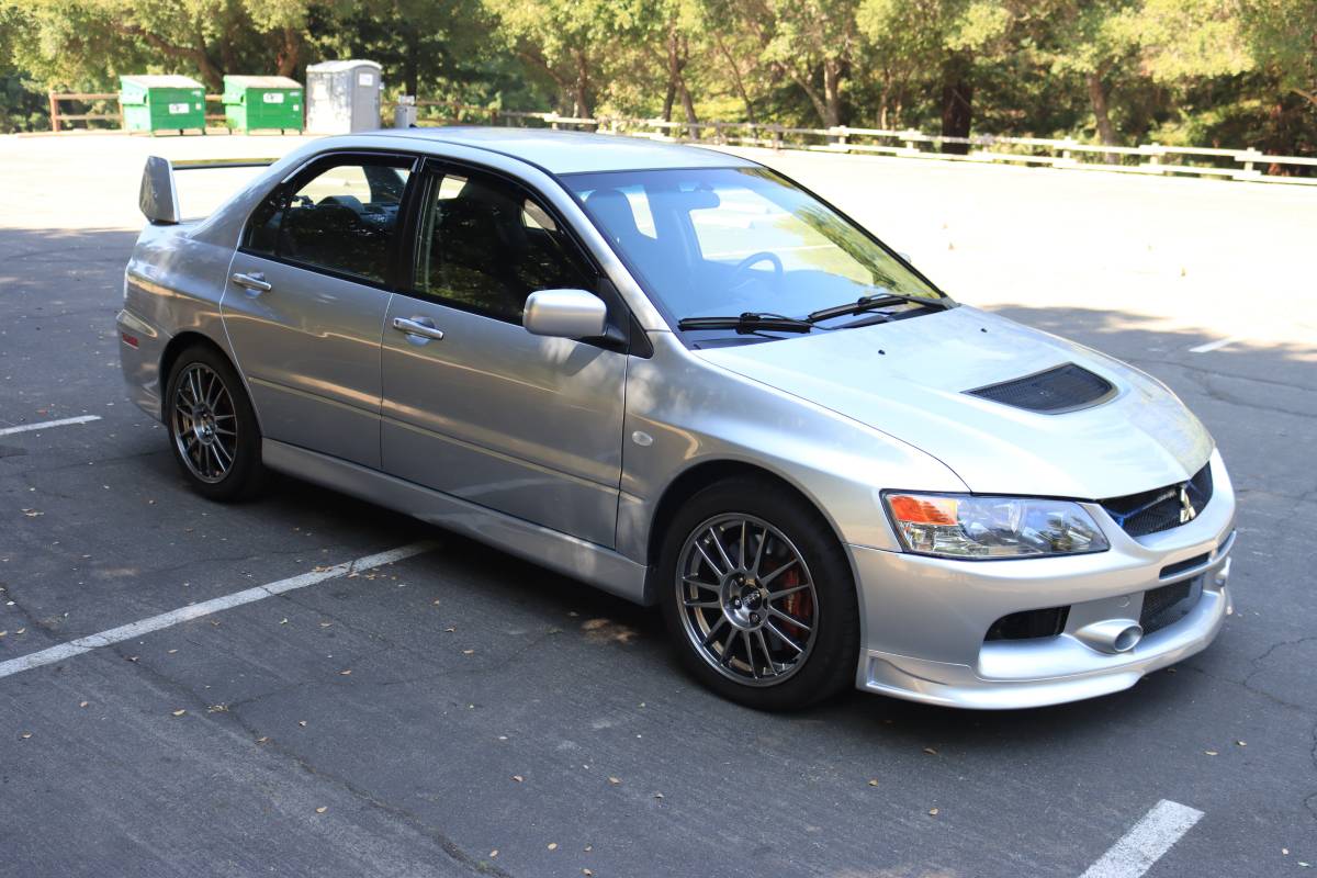 Do the Evolution 2005 Mitsubishi Lancer Evolution VIII