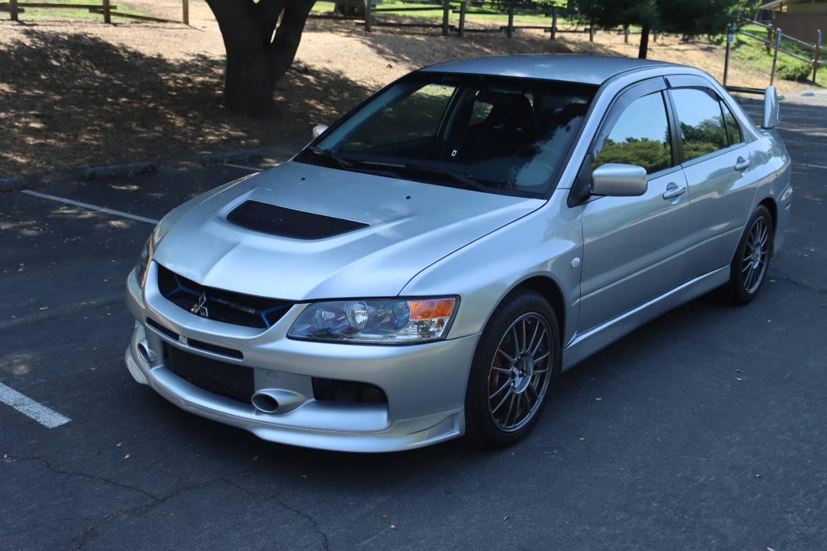 Do the Evolution 2005 Mitsubishi Lancer Evolution VIII