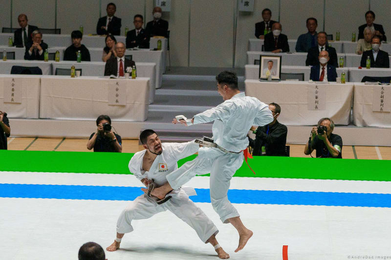 Dos karatecas en la final de kumite de la Copa del Mundo JKA de 2024