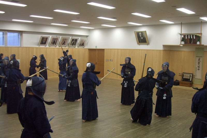 Kendo-Training beim Kangeiko in einem Tokioter Dojo, 2010
