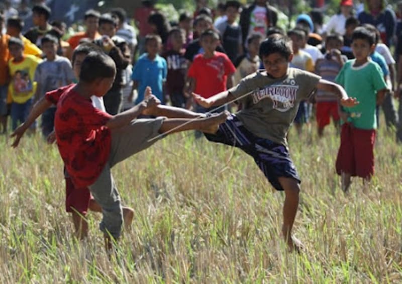 Sisemba — Fußkampf-Spiel der Toraja, Sulawesi, Indonesien