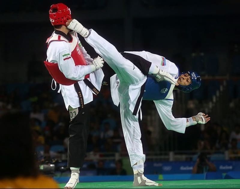 Taekwondo-Wettkampf bei den Olympischen Spielen 2016: hoher Tritt zum Kopf