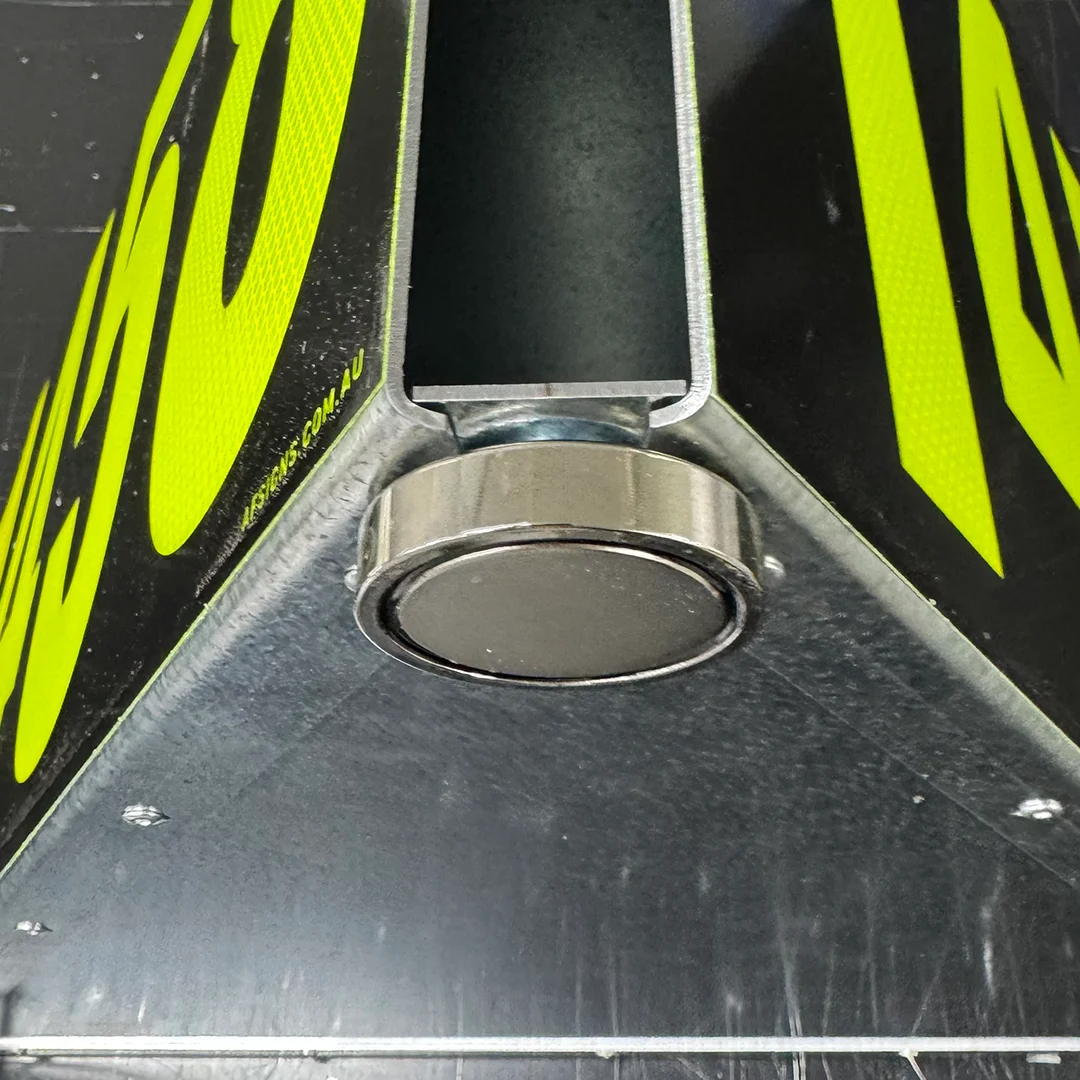 XCELR8® SRTRI-M Reflective Triangle Sign - Image 2