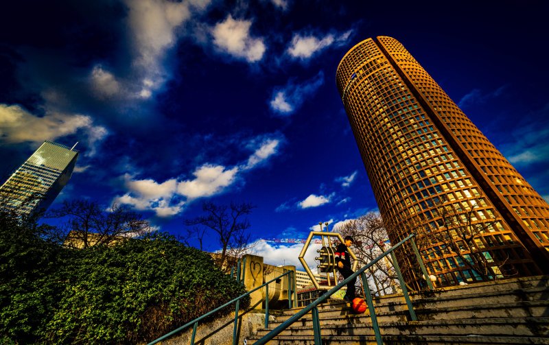 Solitary Ascent — Tour Part-Dieu, Lyon