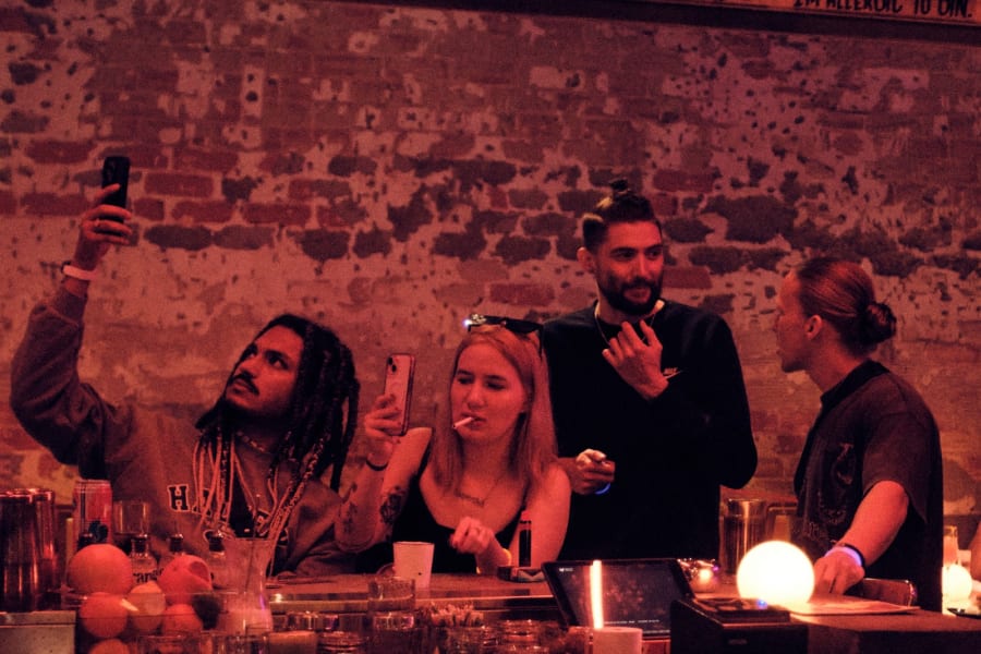 pass the aux - tempo talks, the room connects