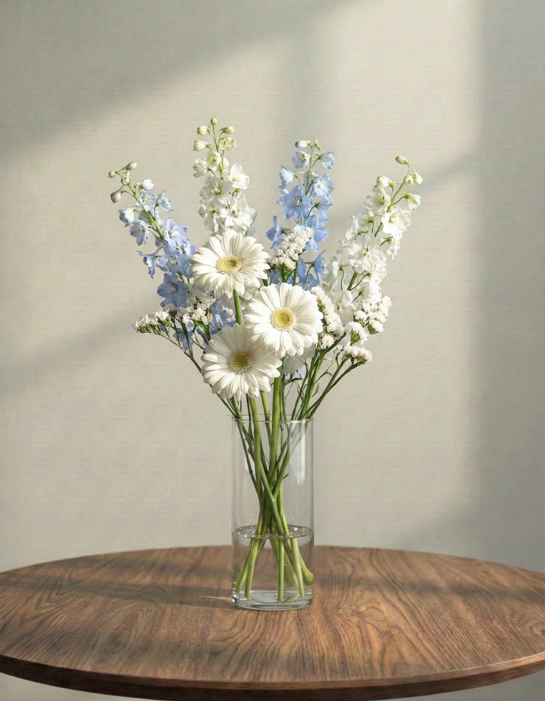 مزهرية زهور سحر الأبيض الأنيقة