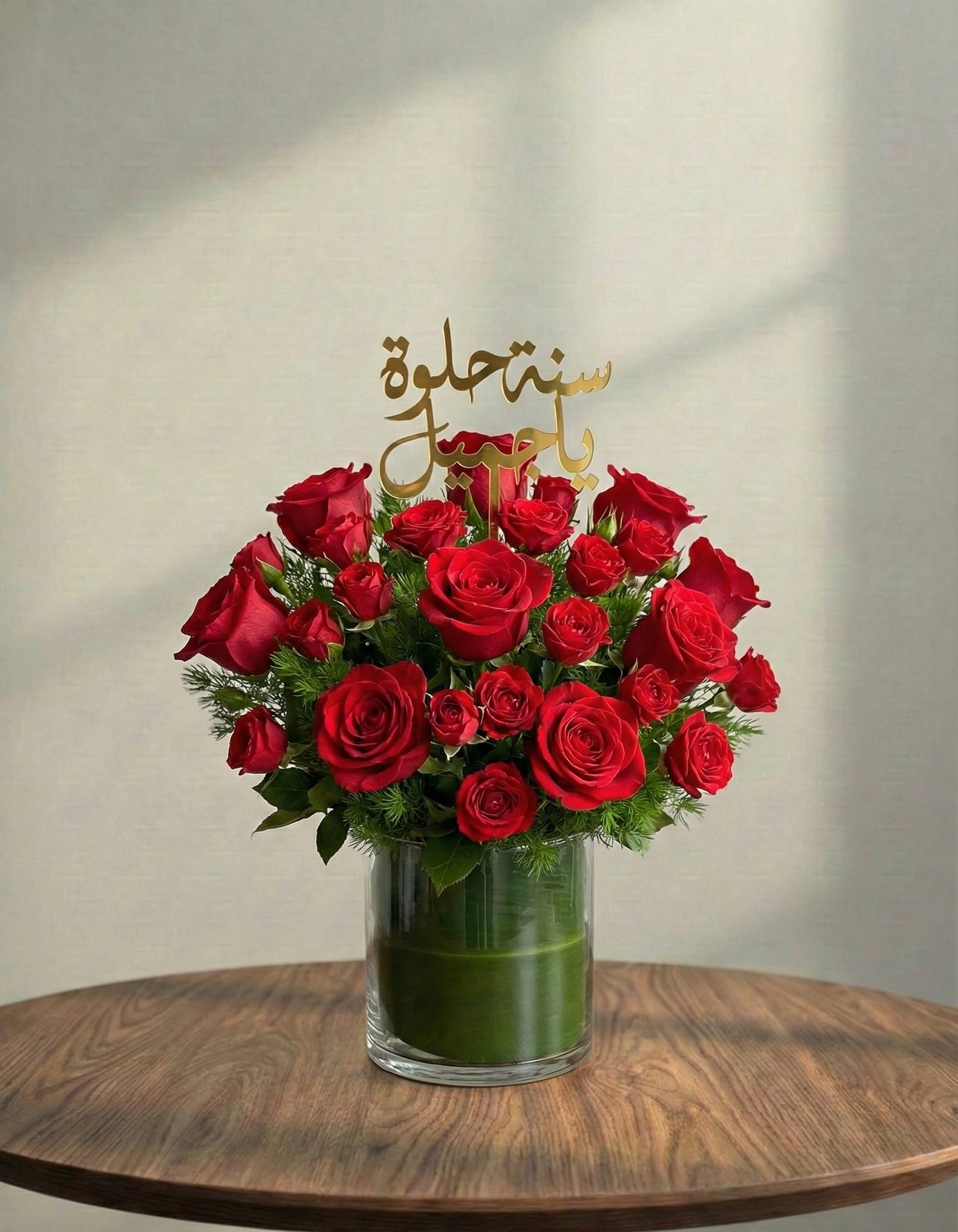 مزهرية جوري أحمر لعيد الميلاد