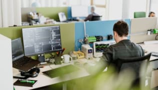 Loxone Electronics GmbH - Arbeitsplatz