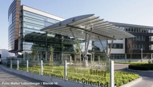 FREQUENTIS - Arbeitsplatz