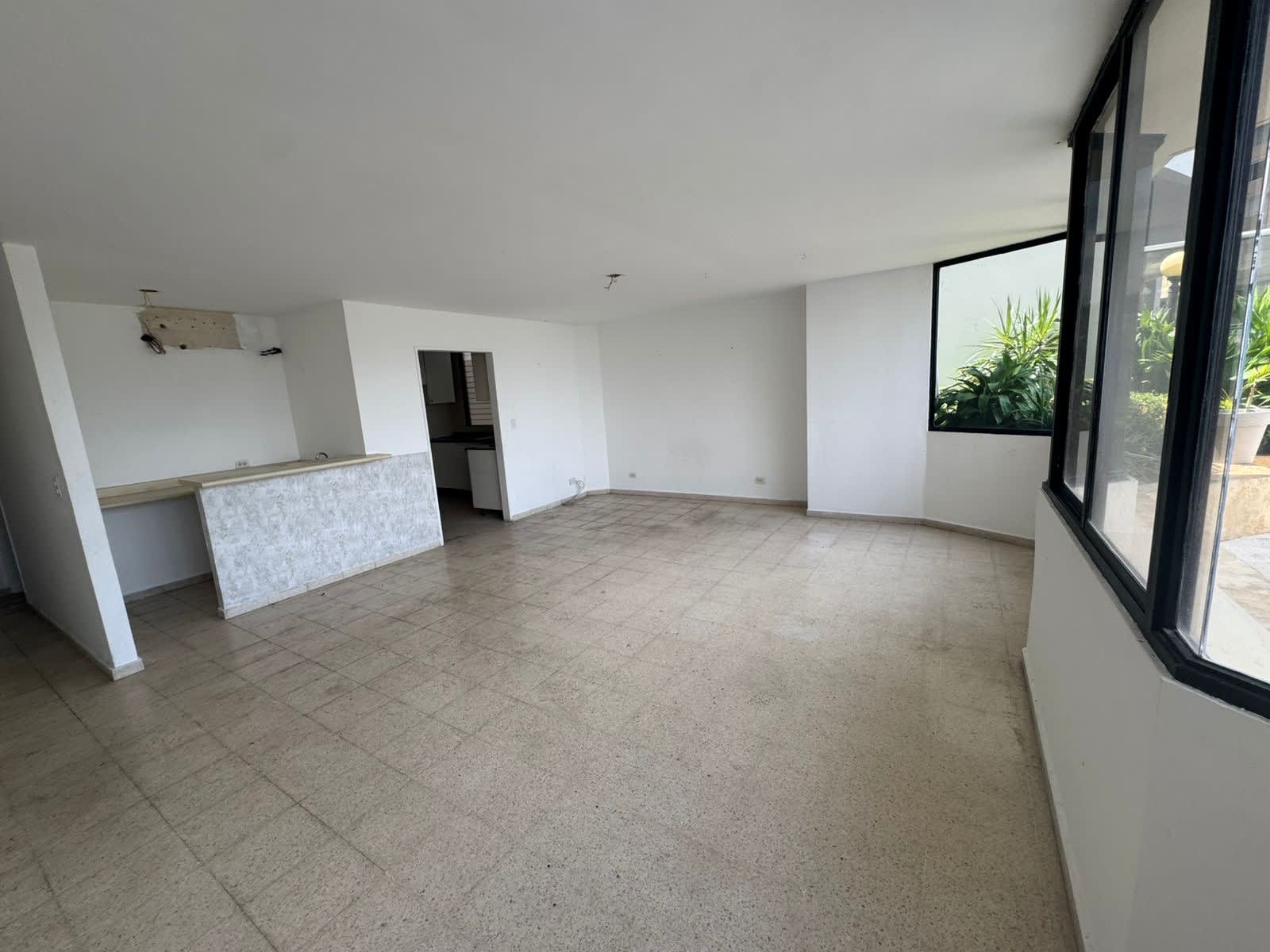 Se Alquila/Vende Amplio Apartamento en Paitilla 2