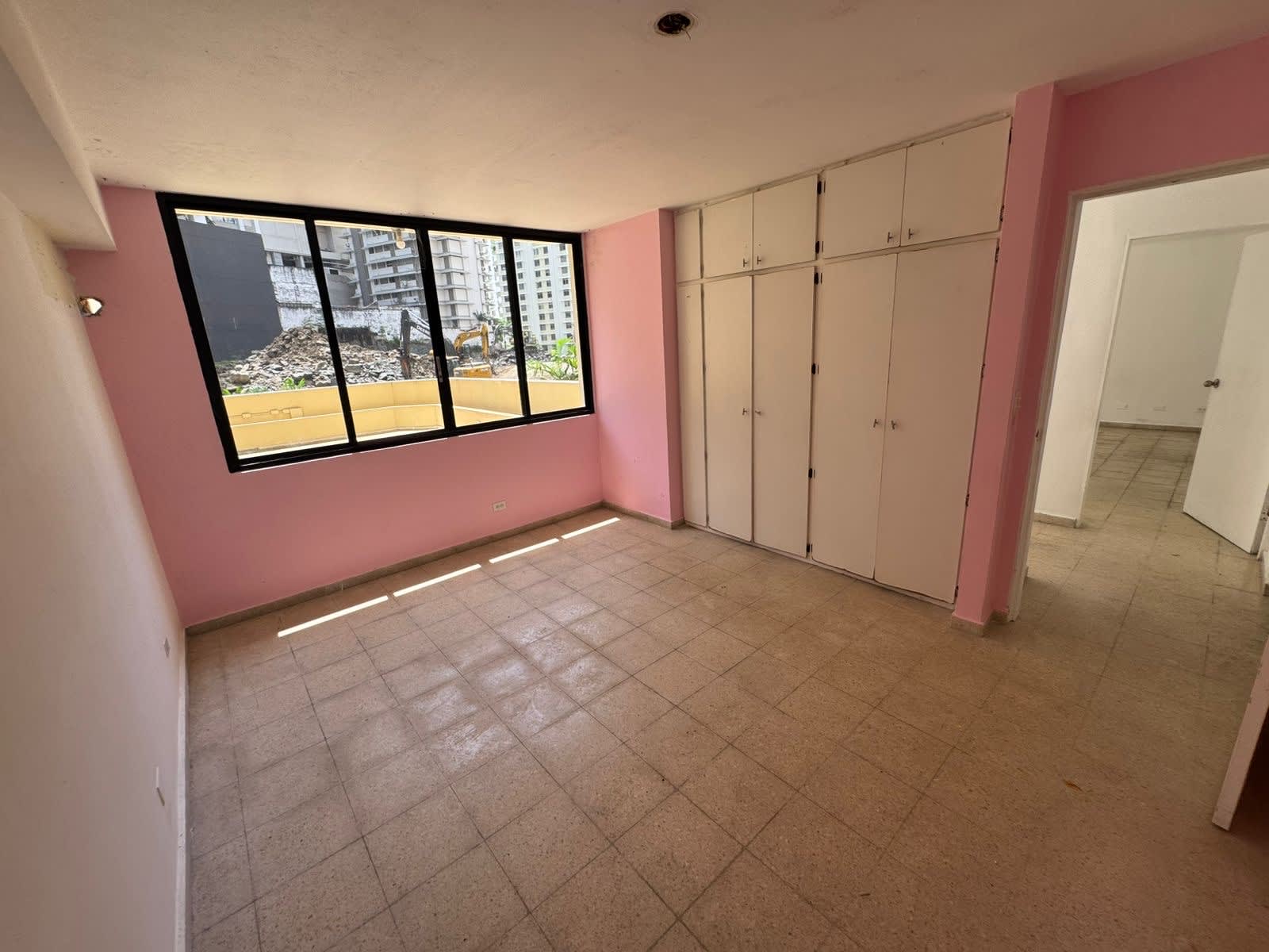 Se Alquila/Vende Amplio Apartamento en Paitilla 5