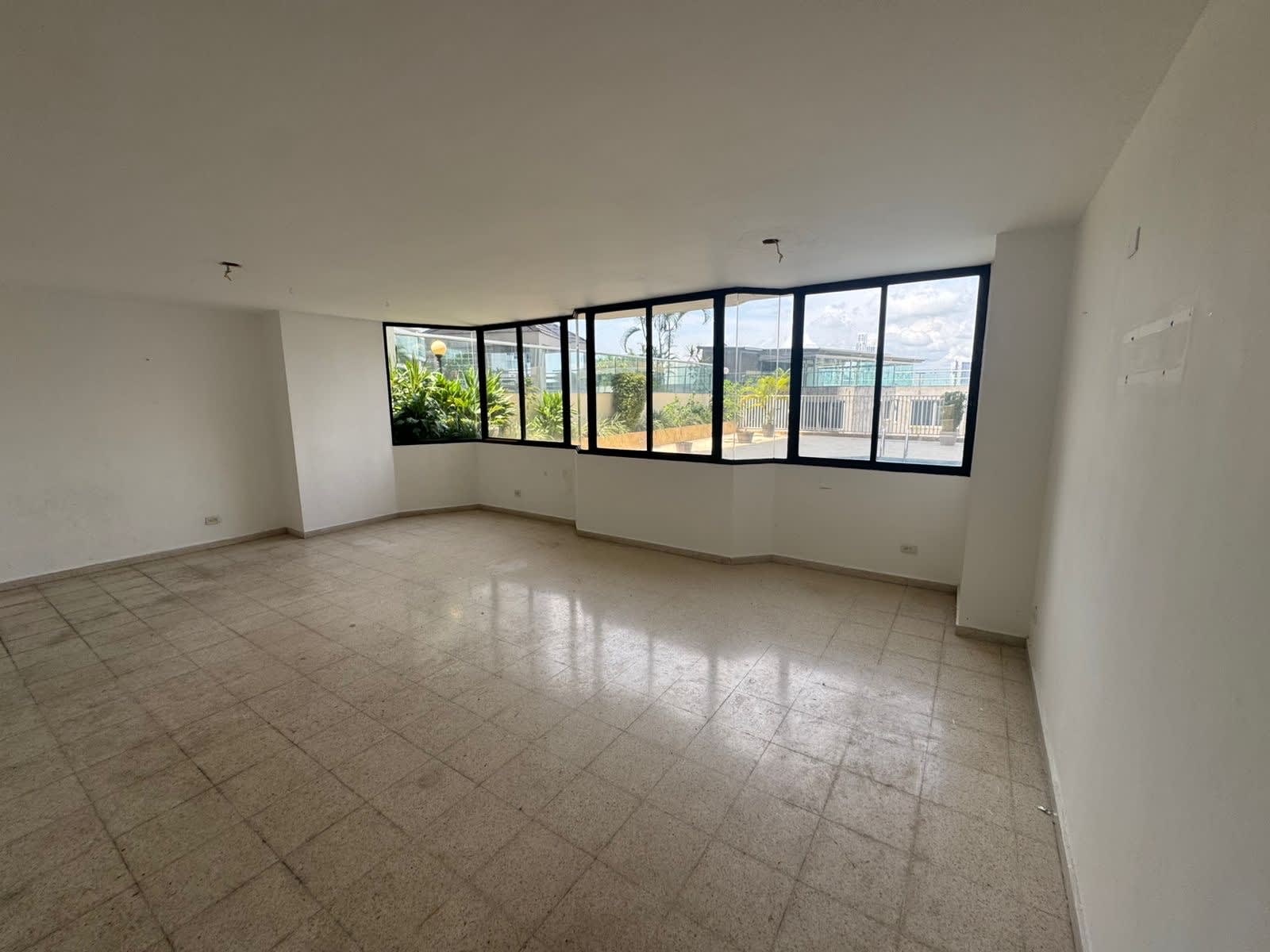 Se Alquila/Vende Amplio Apartamento en Paitilla 1