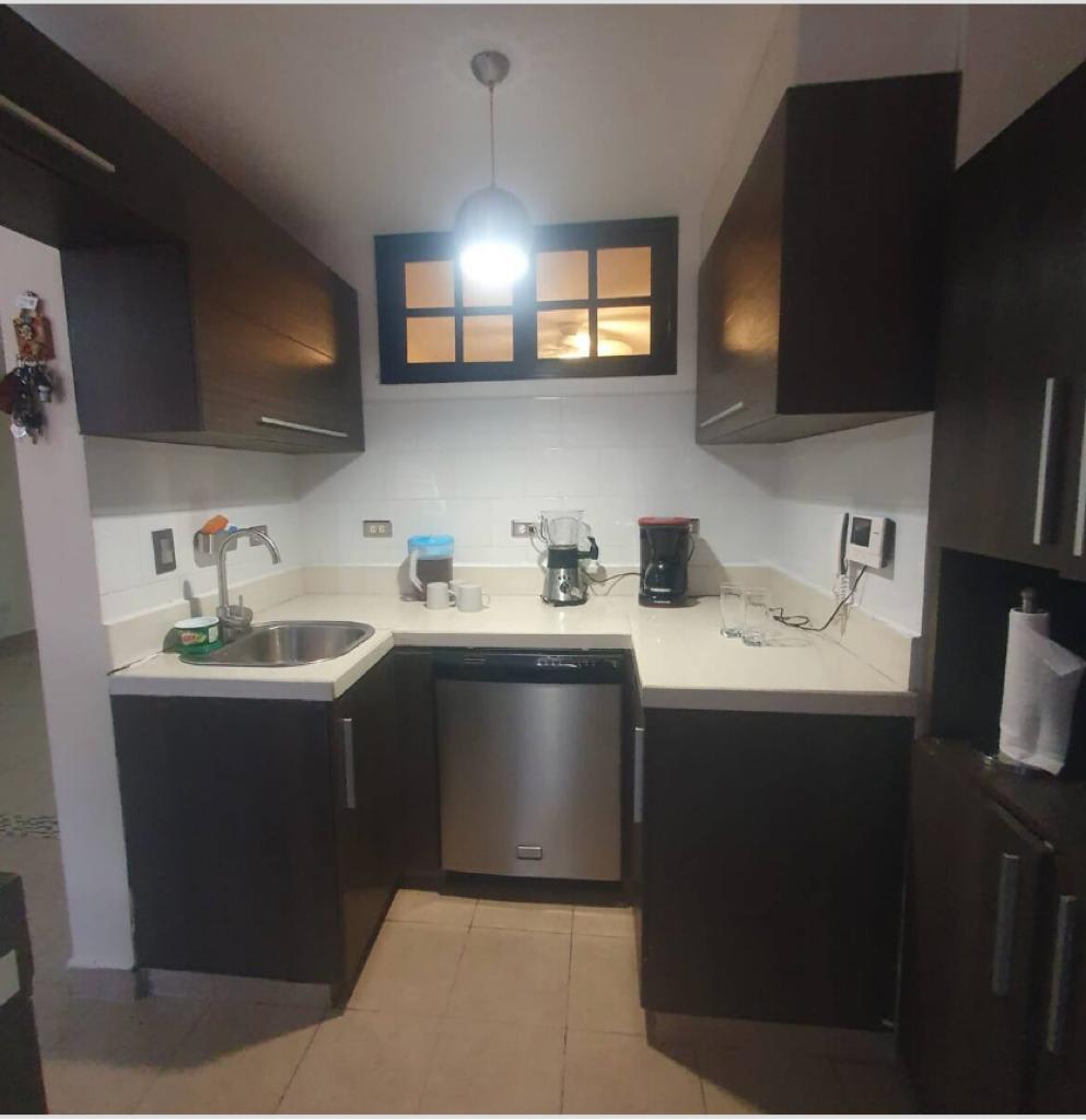Se alquila apartamento en Betania 4