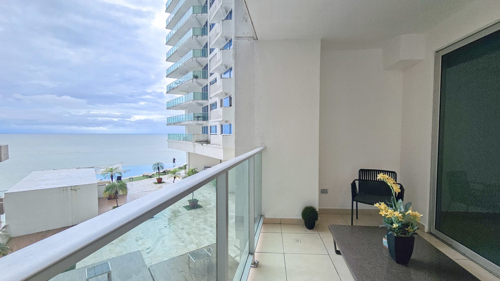 Se alquila apartamento en PH Oasis-Punta Pacífica  2