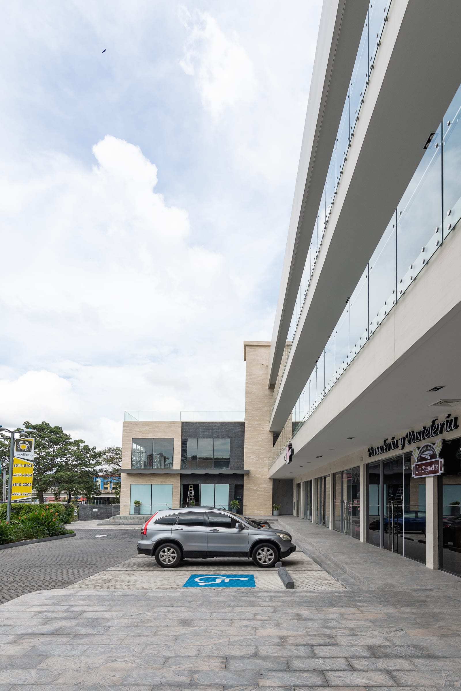 Se alquilan locales Plaza El Cangrejo 2