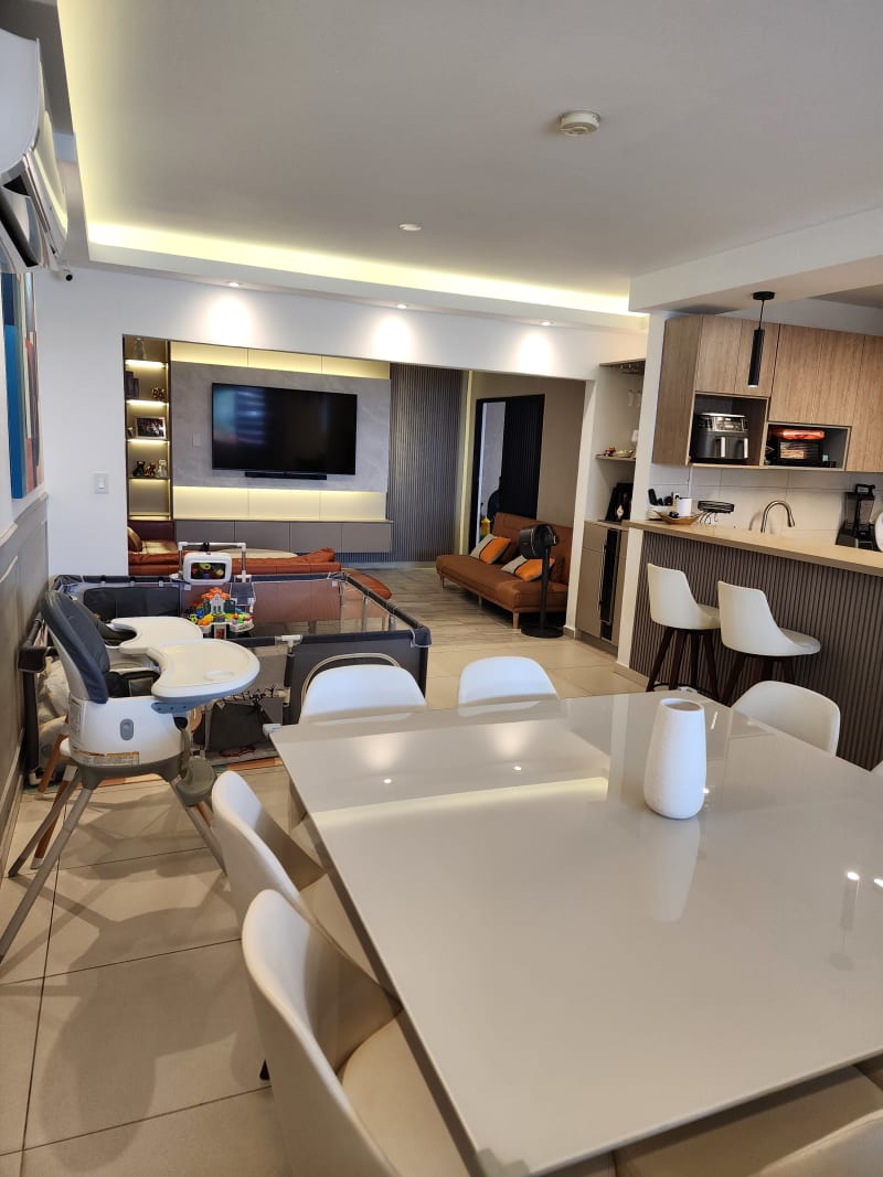 Se vende Casa en Costa Sur / Amplia, Remodelada y con paneles solares