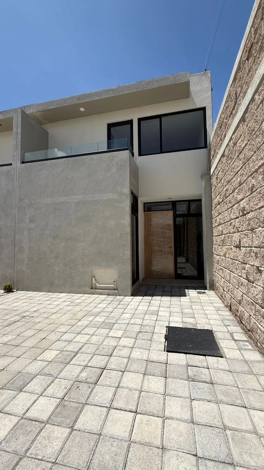 Fachada — Acceso