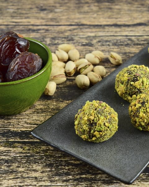 Cashew-and-Pistachio-Energy-Balls-min