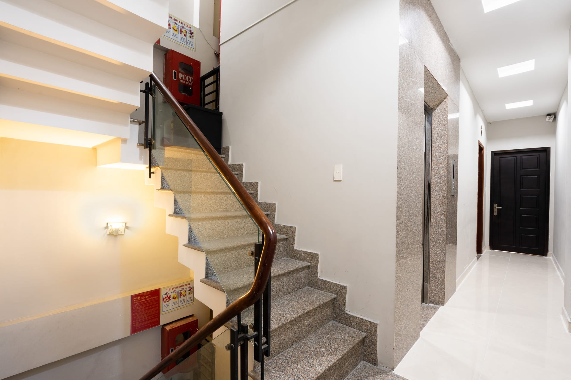 Không gian làm việc tại Nicecy Hotel – Bùi Viện 1
