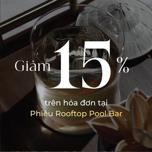 Khách nghỉ dưỡng tại Nicecy thư giãn bên hồ bơi rooftop