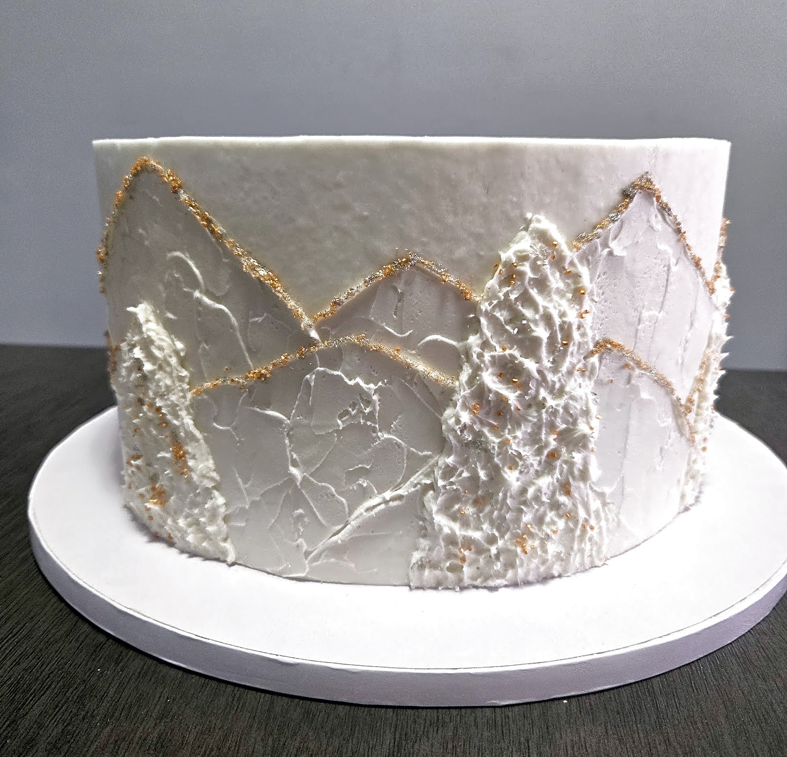 Utah Wedding Cake: Mountain-Themed Elegance | Sweet E's