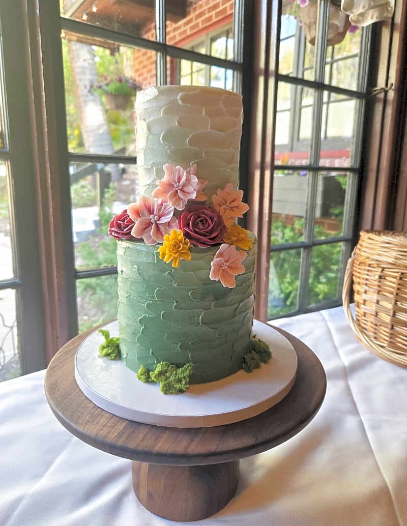 Millcreek wedding cake at Log Haven by Sweet E's Bakery