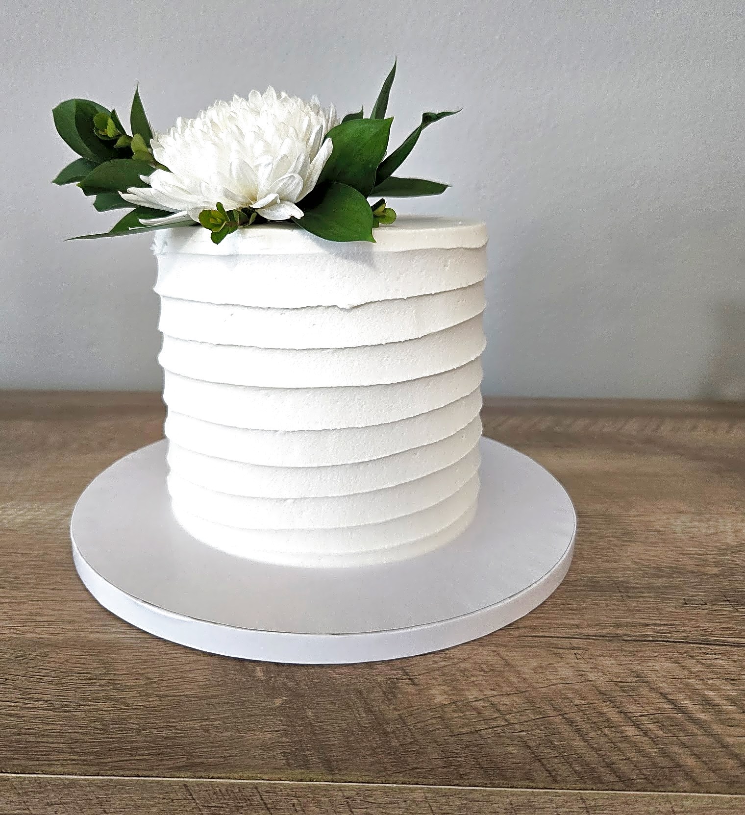 Utah wedding cake with modern ridged buttercream | Sweet E's
