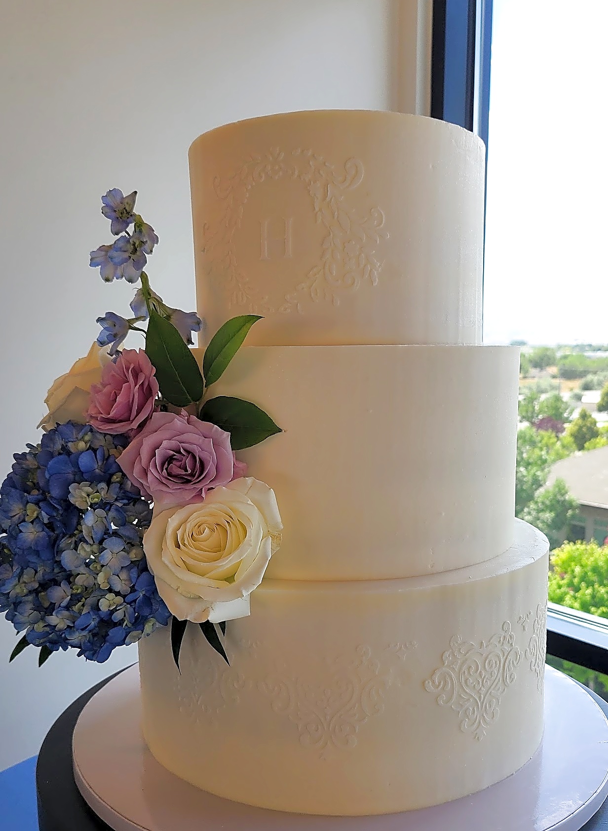 Utah Wedding Cake: Elegant Monogram & Floral Design | Sweet E's