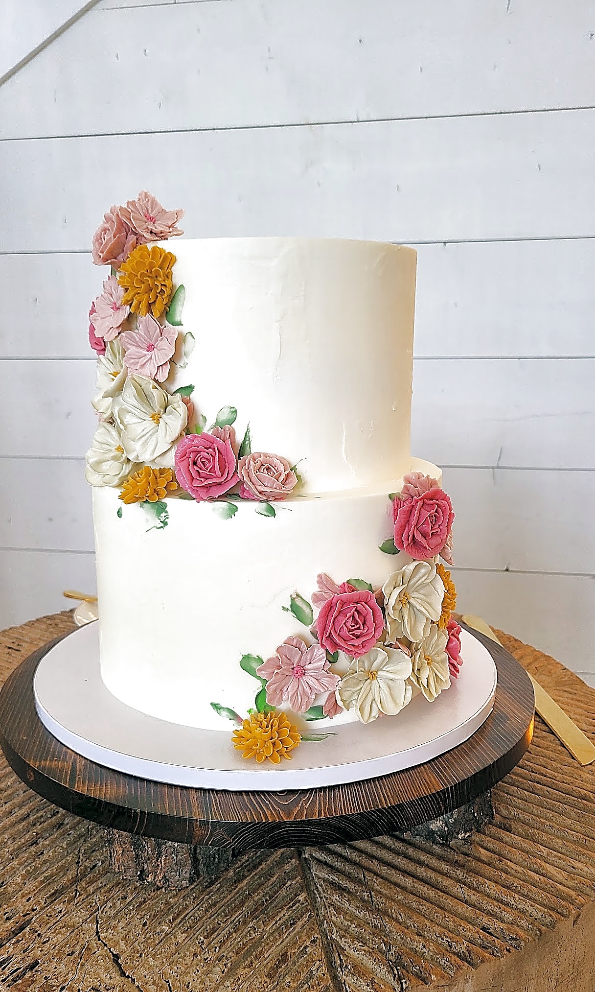 Utah Wedding Cake with Hand-Piped Buttercream Flowers | Sweet E's