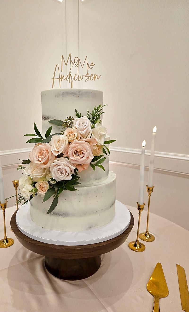 Wedding cake at Twenty and Creek, Sandy, by Sweet E's Bakery