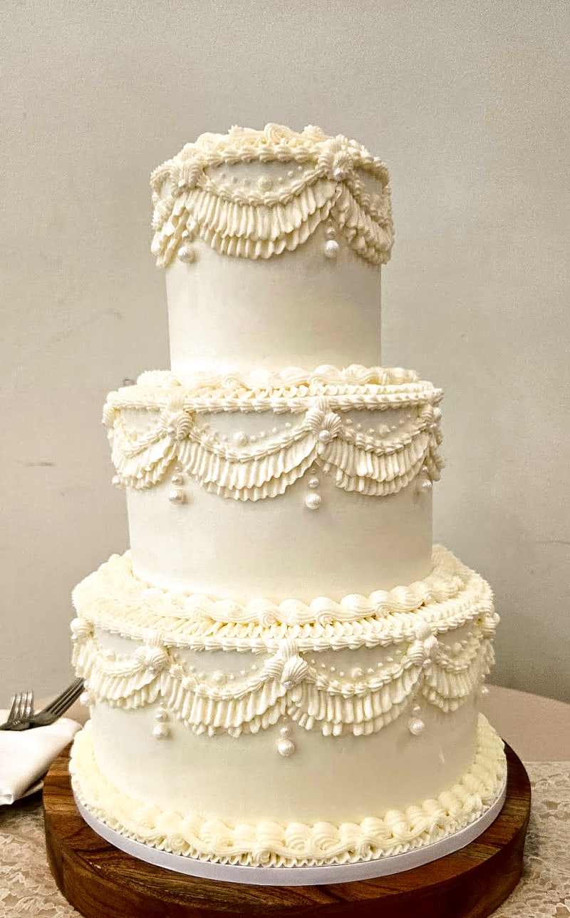 Mapleton wedding cake at Eldredge Manor by Sweet E's Bakery