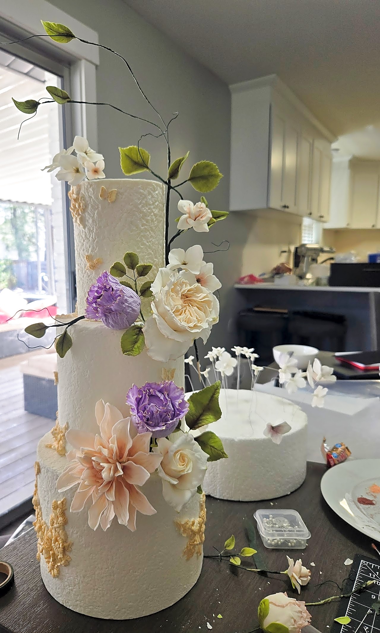 Utah wedding cake: Textured Buttercream & Sugar Flowers | Sweet E's
