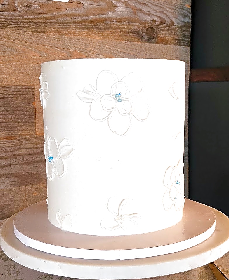The Lakehouse at Deer Creek wedding cake | Sweet E's