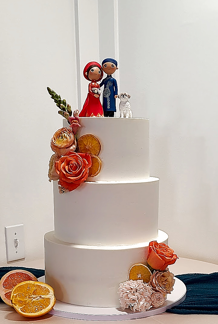 Utah Wedding Cake with Fresh Florals | Sweet E's