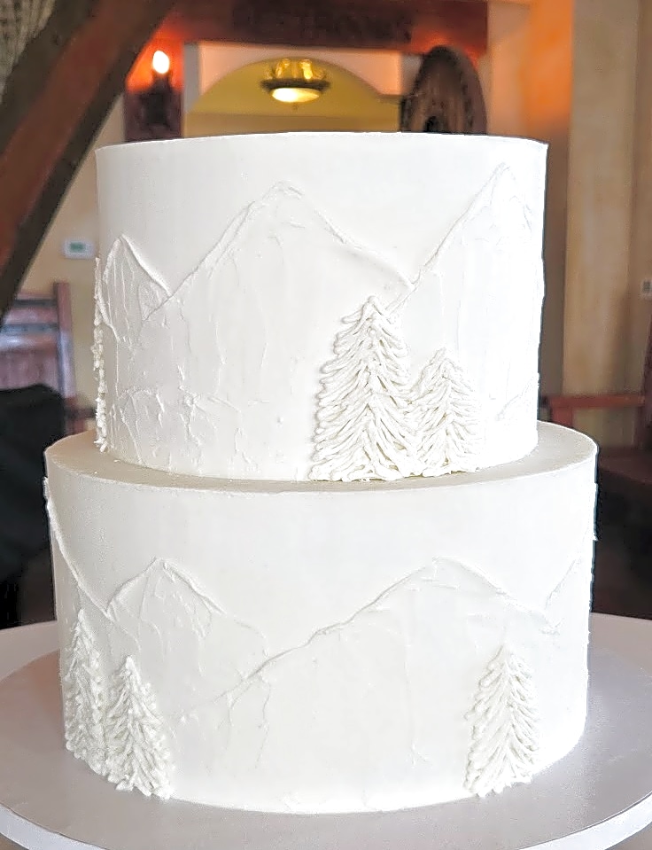Wadley Farms wedding cake with mountain design | Sweet E's