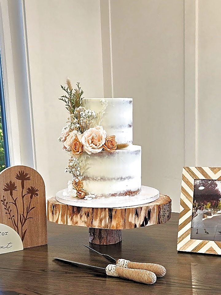 Utah wedding cake: Rustic Elegance with Floral Accents | Sweet E's