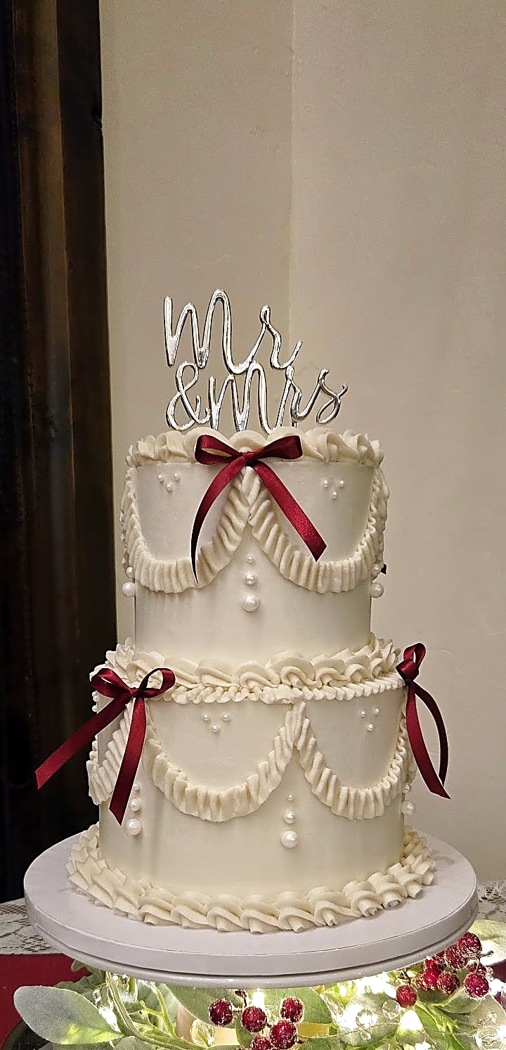 The Lodge at Traverse Mtn Wedding Cake | Sweet E's