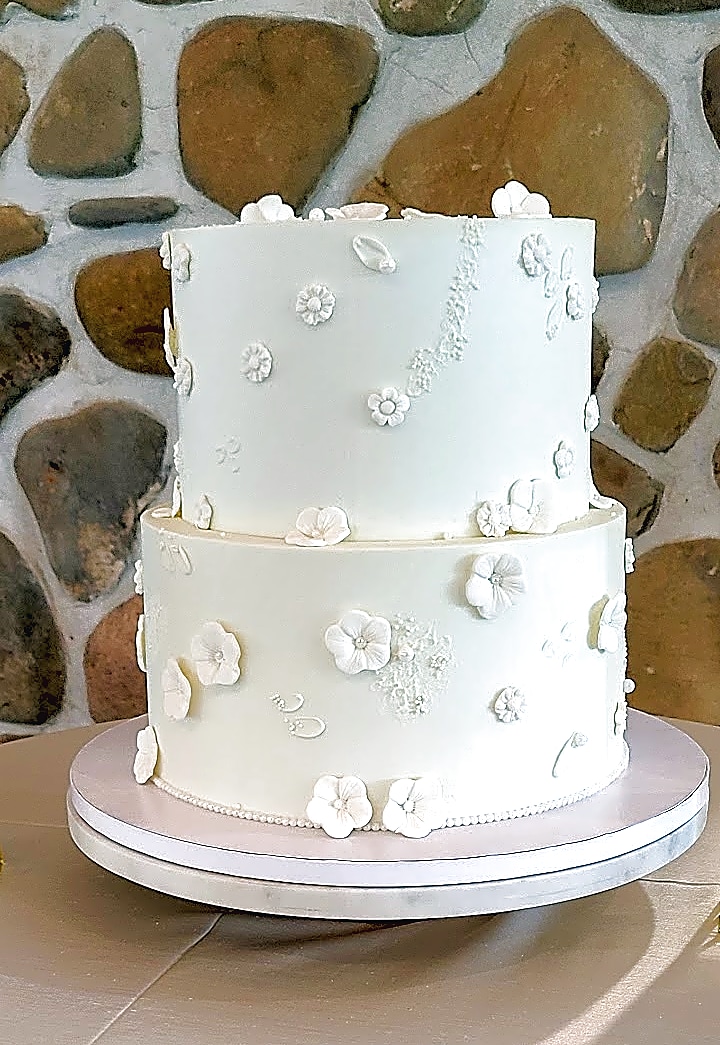Utah Wedding Cake: Elegant Two-Tier Floral Design | Sweet E's
