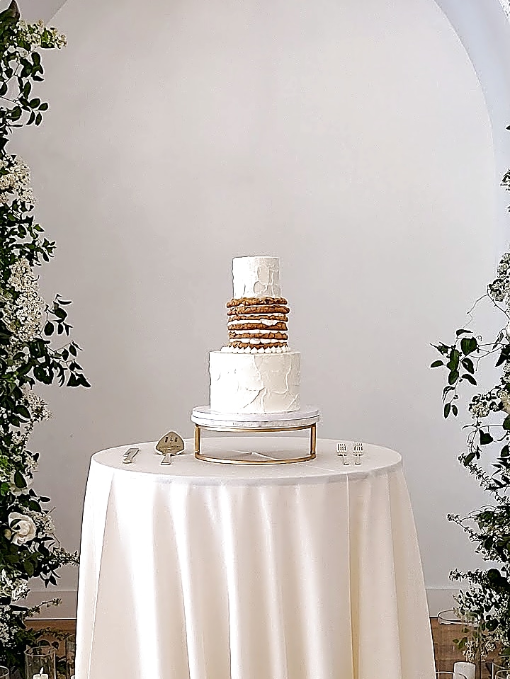Utah wedding cake with unique cookie tier | Sweet E's
