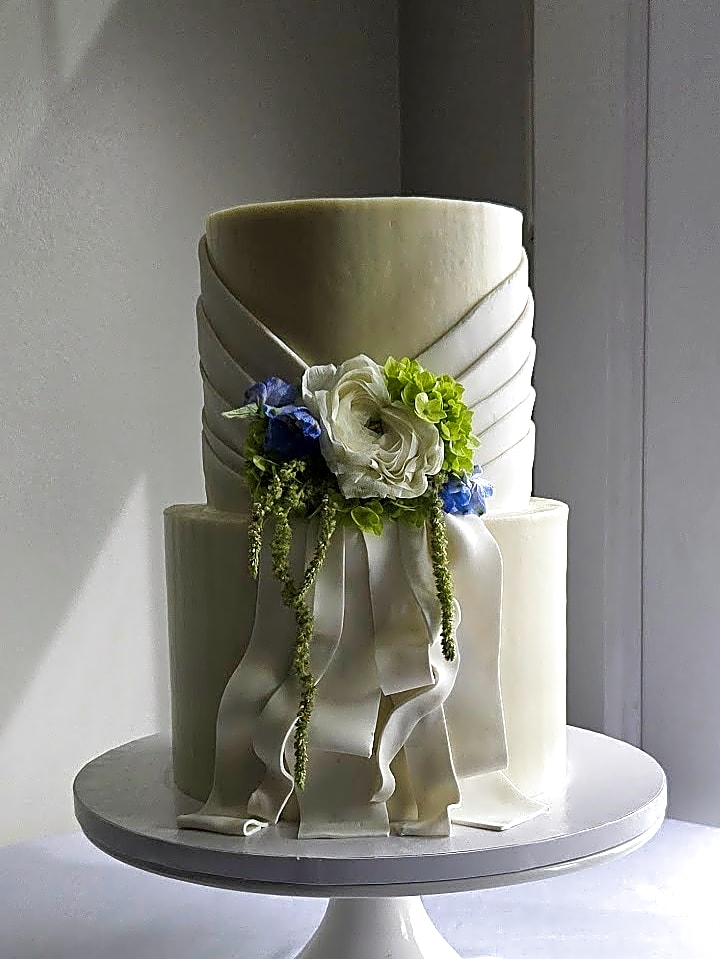 Wedding cake at Sleepy Ridge, Orem, by Sweet E's Bakery