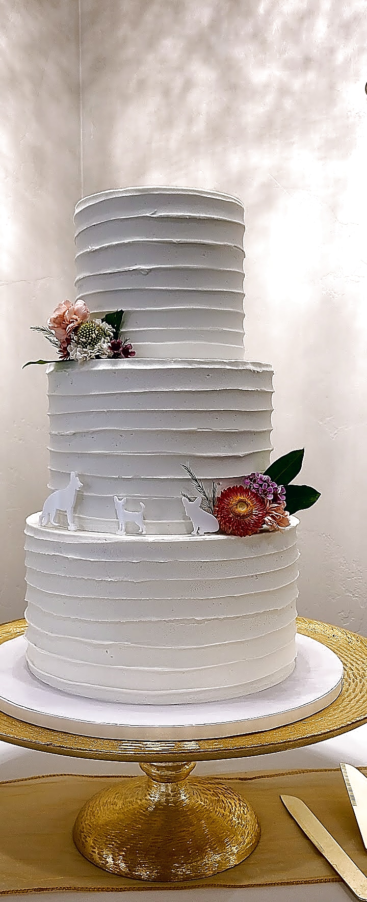 Utah wedding cake with dog silhouettes | Sweet E's
