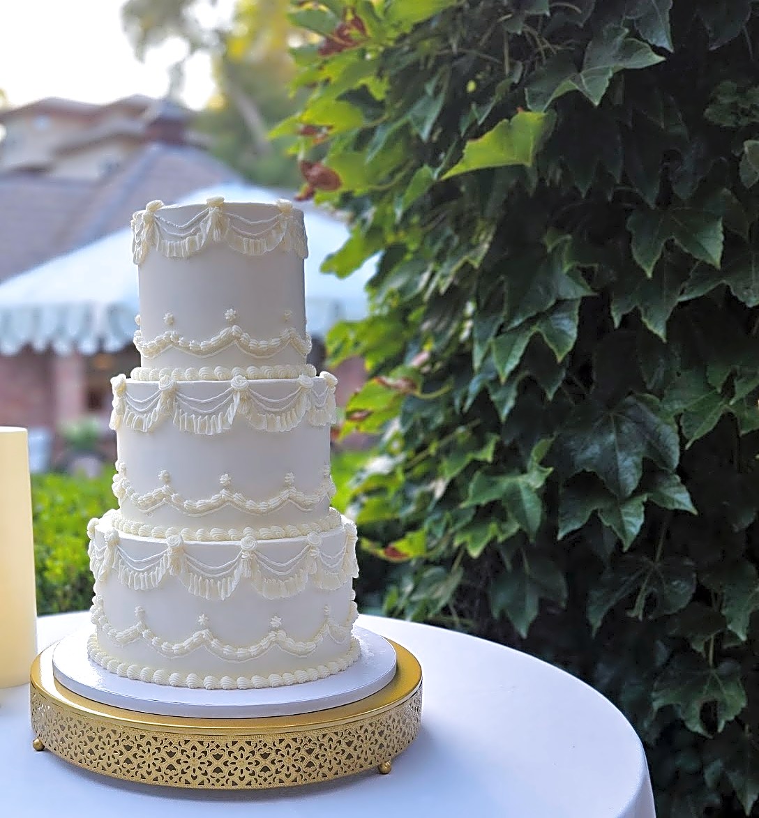 Utah wedding cake with classic piped details | Sweet E's